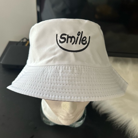 Double sided Bucket hat - Picture 4 of 7